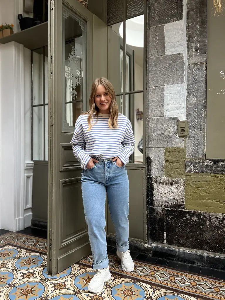 jean-armedangels-jeanfemme-momjeans-momjean-detoxdenim-outfitoftheday-modedurable-sustainablefashion-jeansbleu-bluejean5.webp